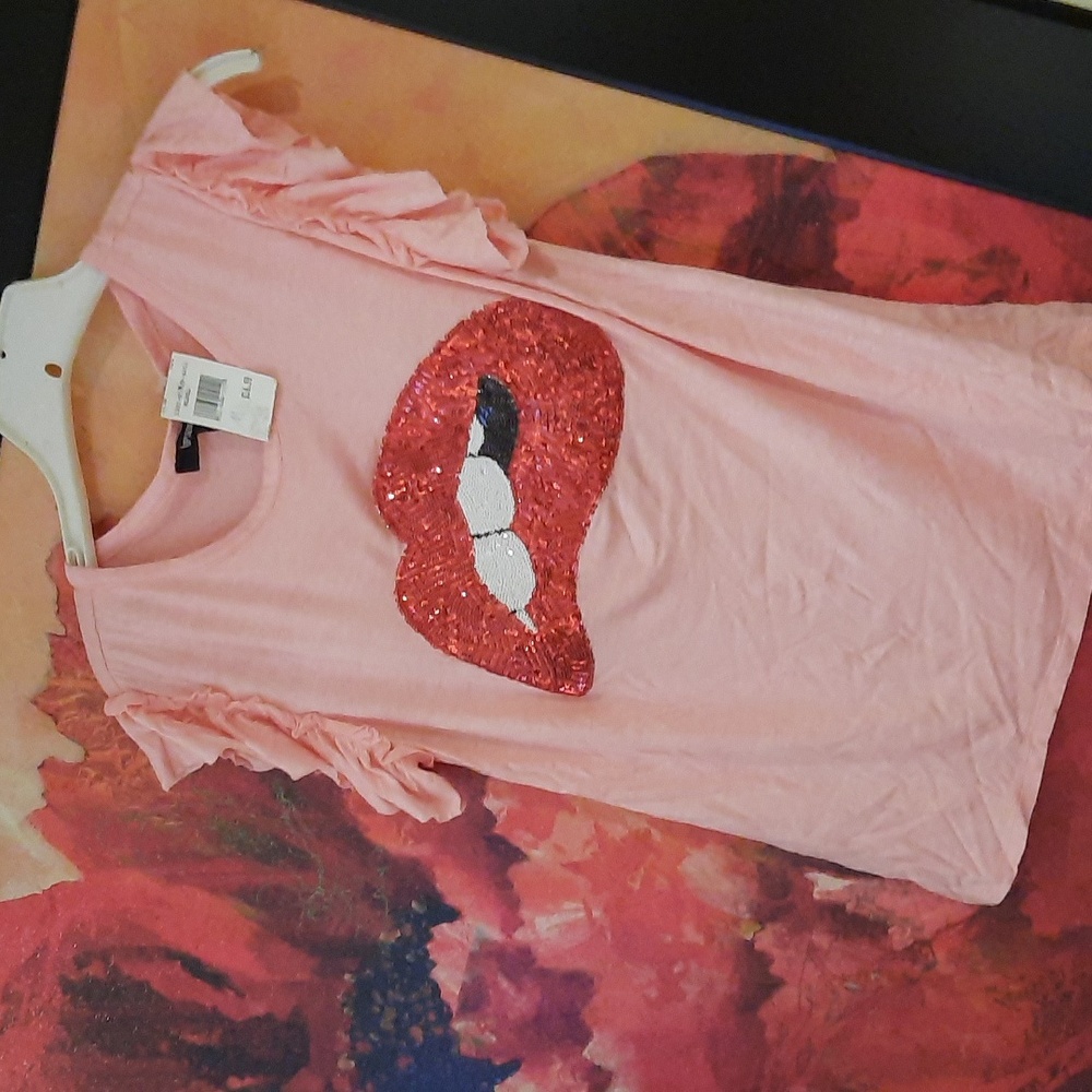 RIP GENE SIMMONS Blush T Shirt with Red Sequin Lips Design NWT "KISS" in Memory
